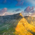 Cape Town: Tam, kjer se Afrika sreča z oceanom brown rocky mountain under blue sky during daytime